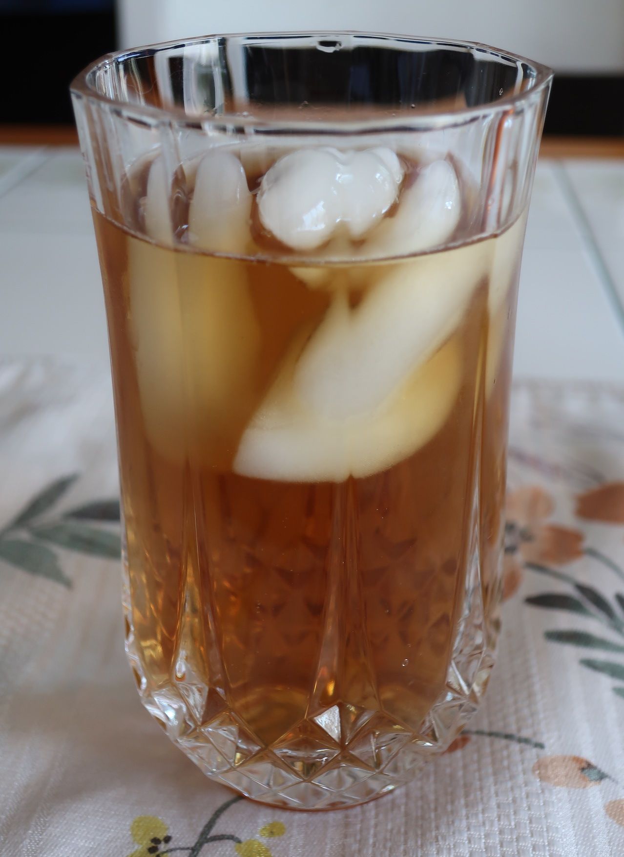 Super easy cold Mugicha (Cold Japanese barley tea, 冷たい麦茶）