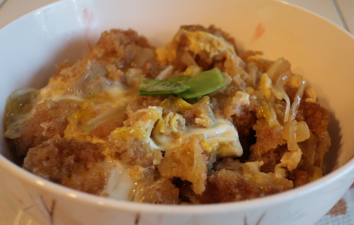 Katsu don (A bowl of rice topped with pork cutlet and egg, カツ丼)