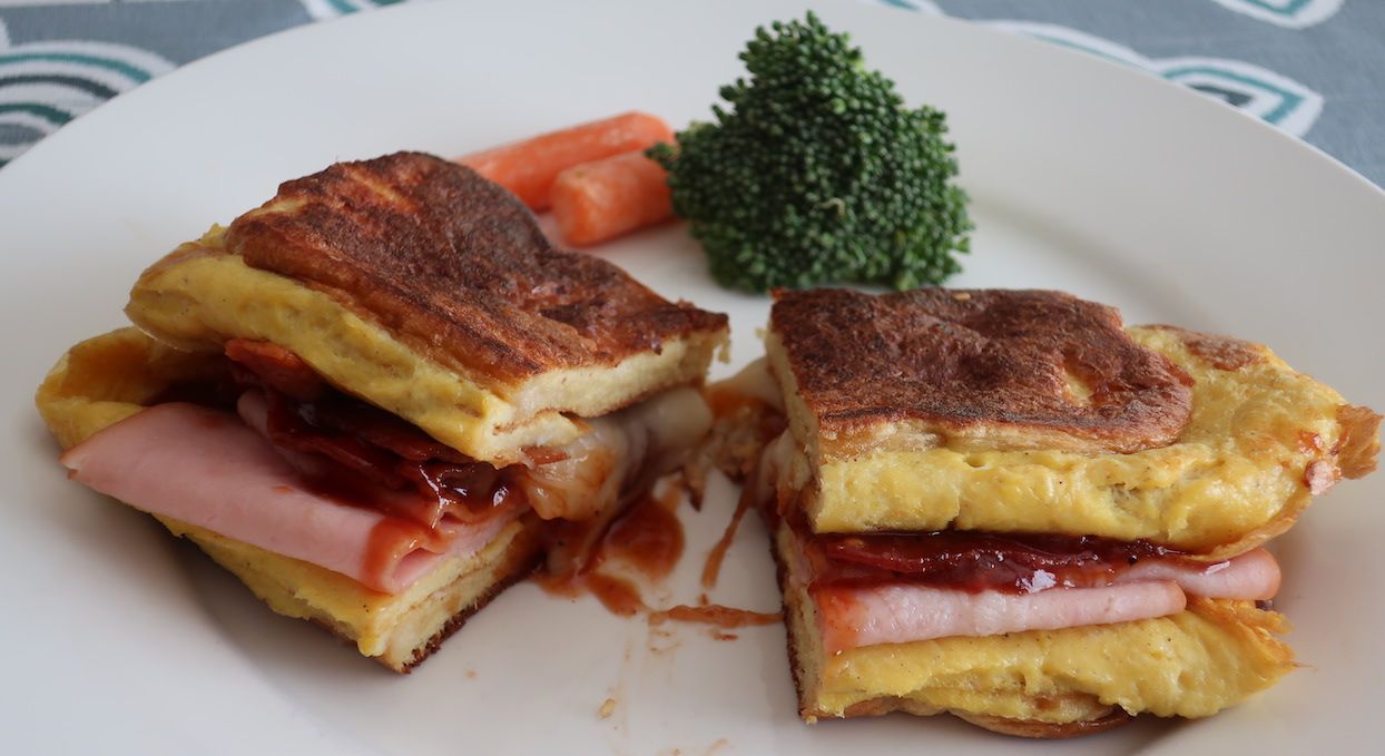 Asian Style French Toast Sandwich （Easy French Toast Sandwiches with Soy sauce and BBQ sauce, 簡単アジア風フレンチトーストサンド）