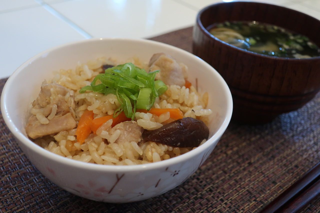 Takikomi Gohan（Japanese Seasoned Rice With Chicken, Carrot, And Shiitake, 鶏肉と人参と椎茸の炊き込みご飯)