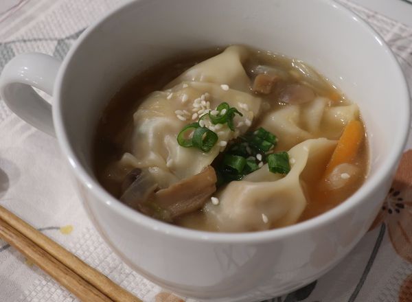 Sui-Gyoza Soup（Japanese potsticker soup, 水餃子スープ)