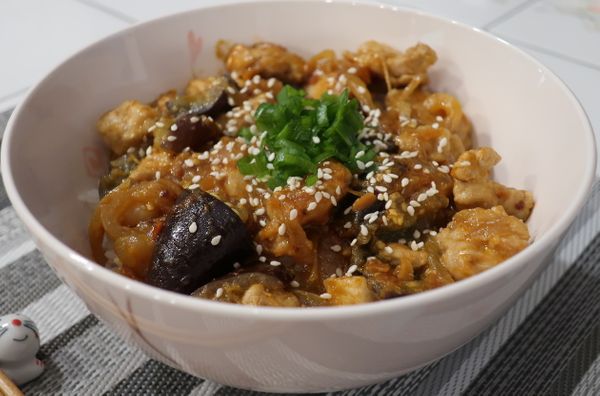 Stir-Fried Eggplant Pork Miso Don (ナスと豚肉の味噌炒め丼)